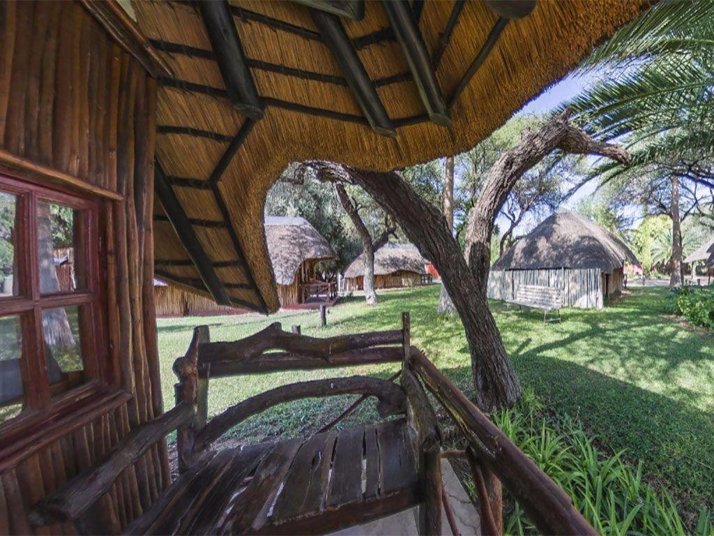 Ombinda Country Lodge Outjo Habitación foto