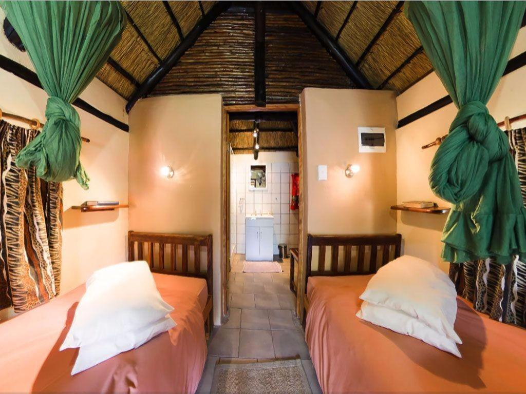 Ombinda Country Lodge Outjo Habitación foto