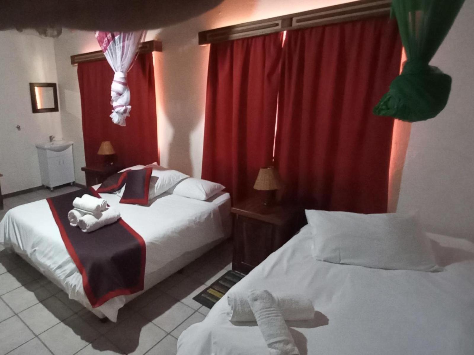 Ombinda Country Lodge Outjo Habitación foto